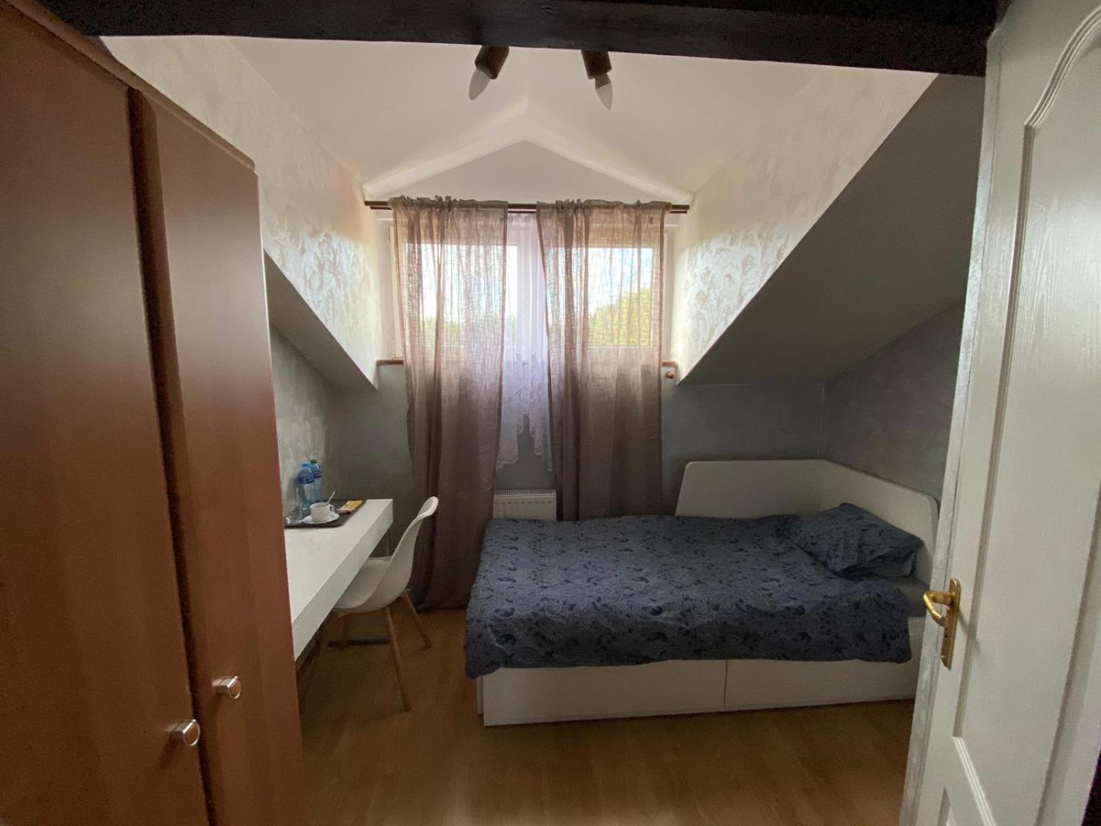 Homies Inn Celiny  Phòng bức ảnh