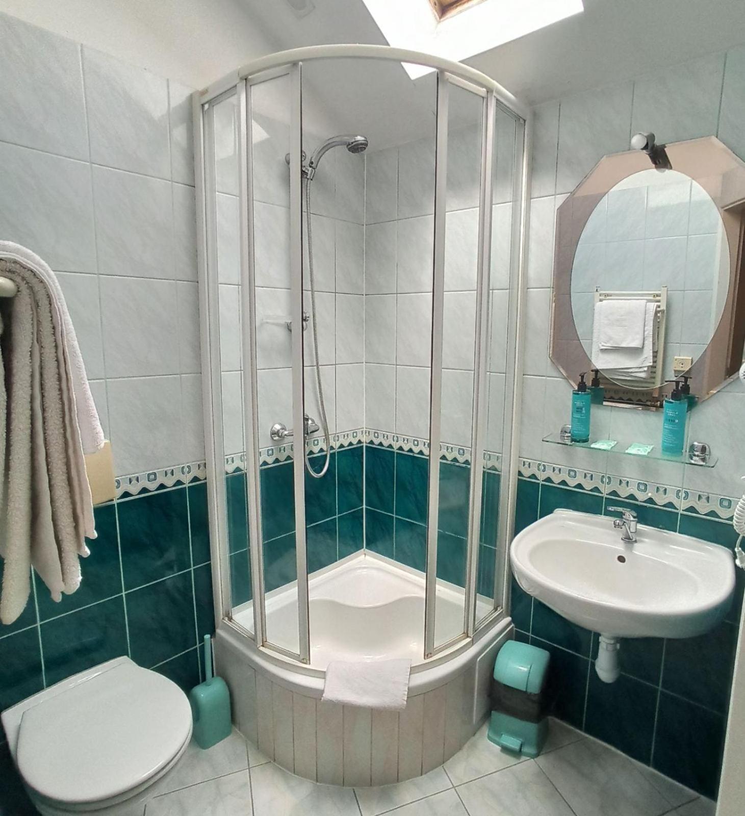 Homies Inn Celiny  Ngoại thất bức ảnh