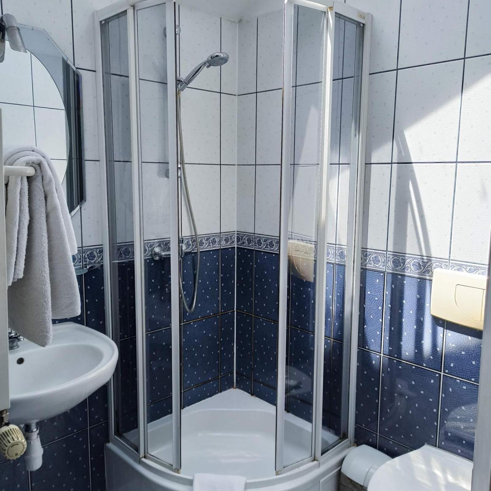 Homies Inn Celiny  Ngoại thất bức ảnh